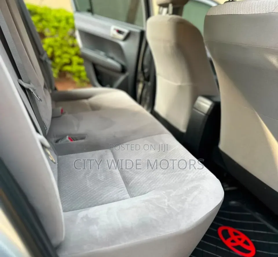 Toyota Axio 2013 Silver