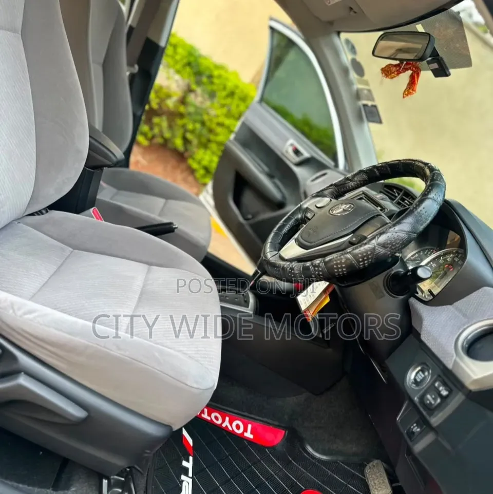 Toyota Axio 2013 Silver
