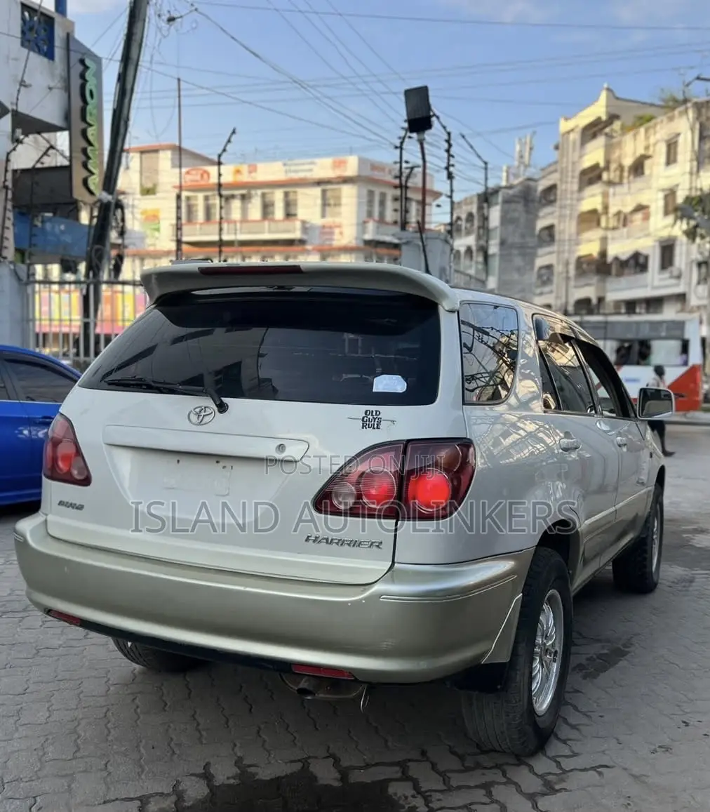 Toyota Harrier 3.0 V6 2002 White