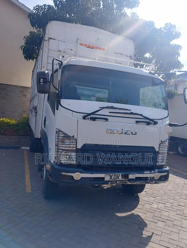 Isuzu Truck - main view