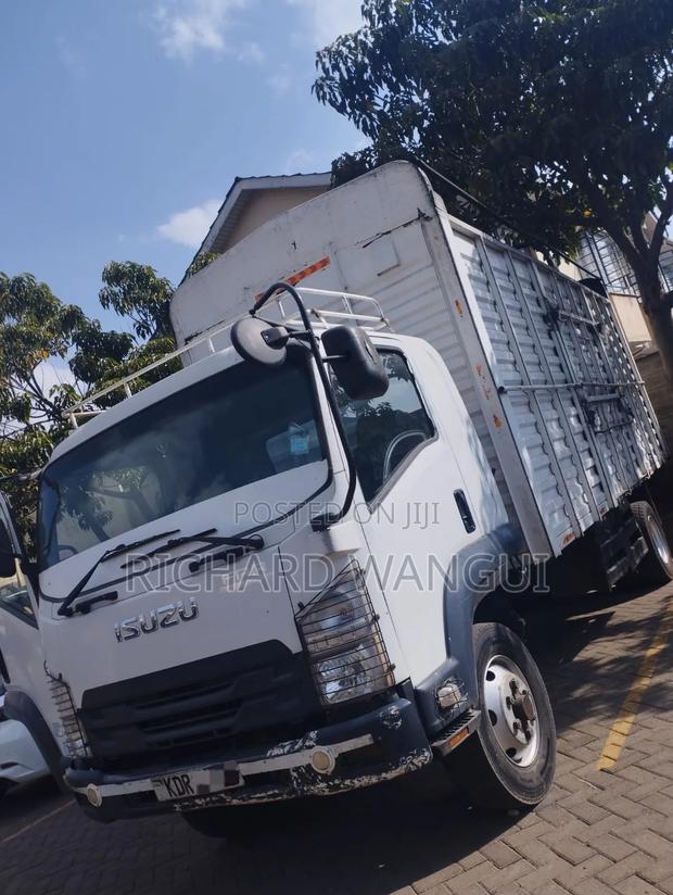 Isuzu Truck - thumbnail 2