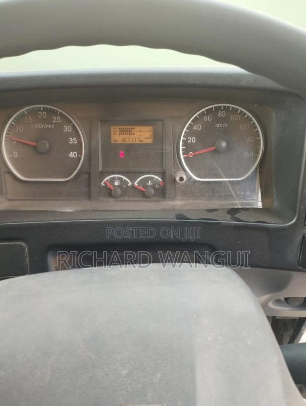 Isuzu Truck - thumbnail 3