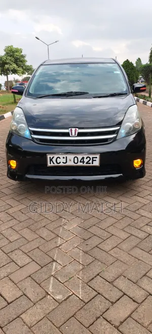 Toyota ISIS 2009 Black