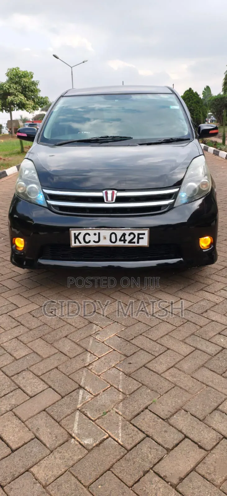 Toyota ISIS 2009 Black