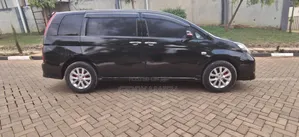 Toyota ISIS 2009 Black