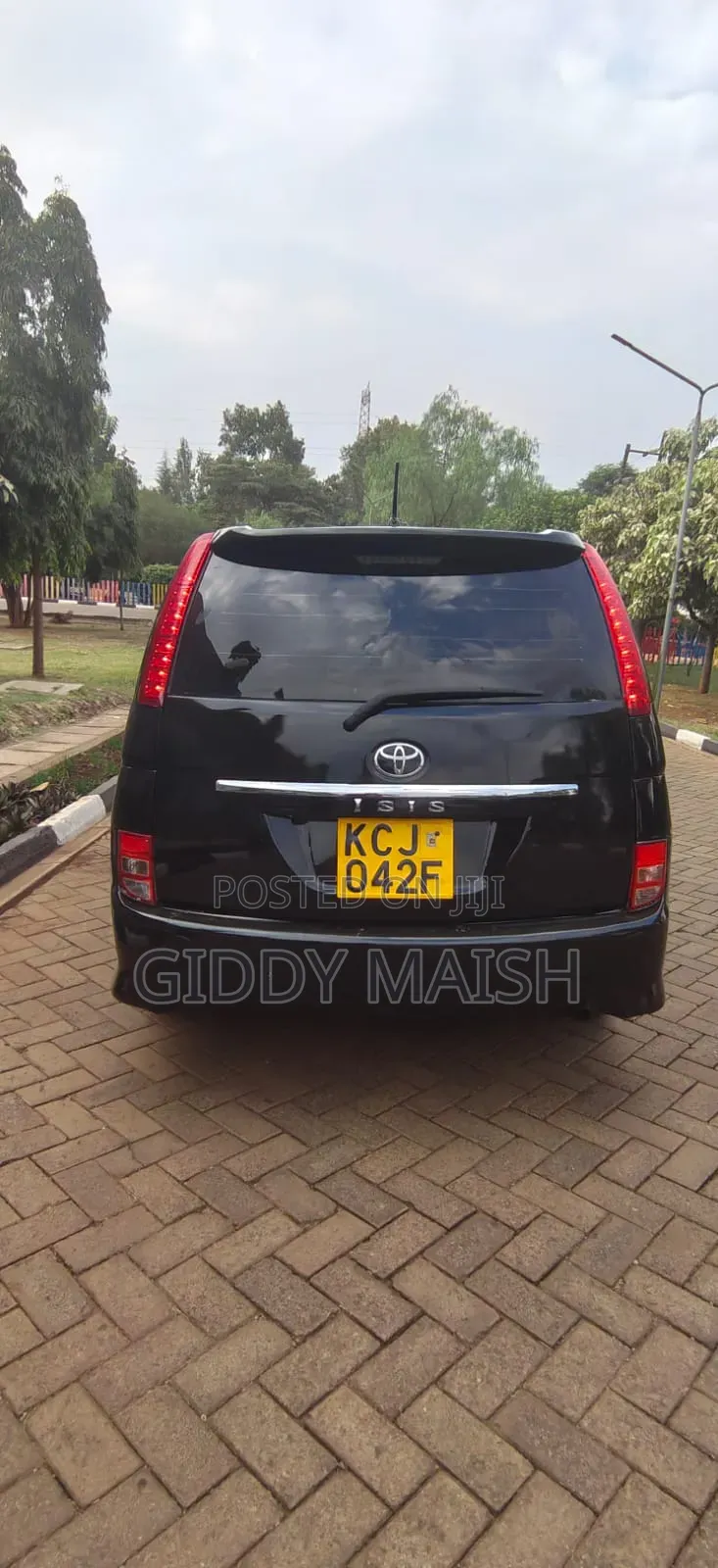 Toyota ISIS 2009 Black