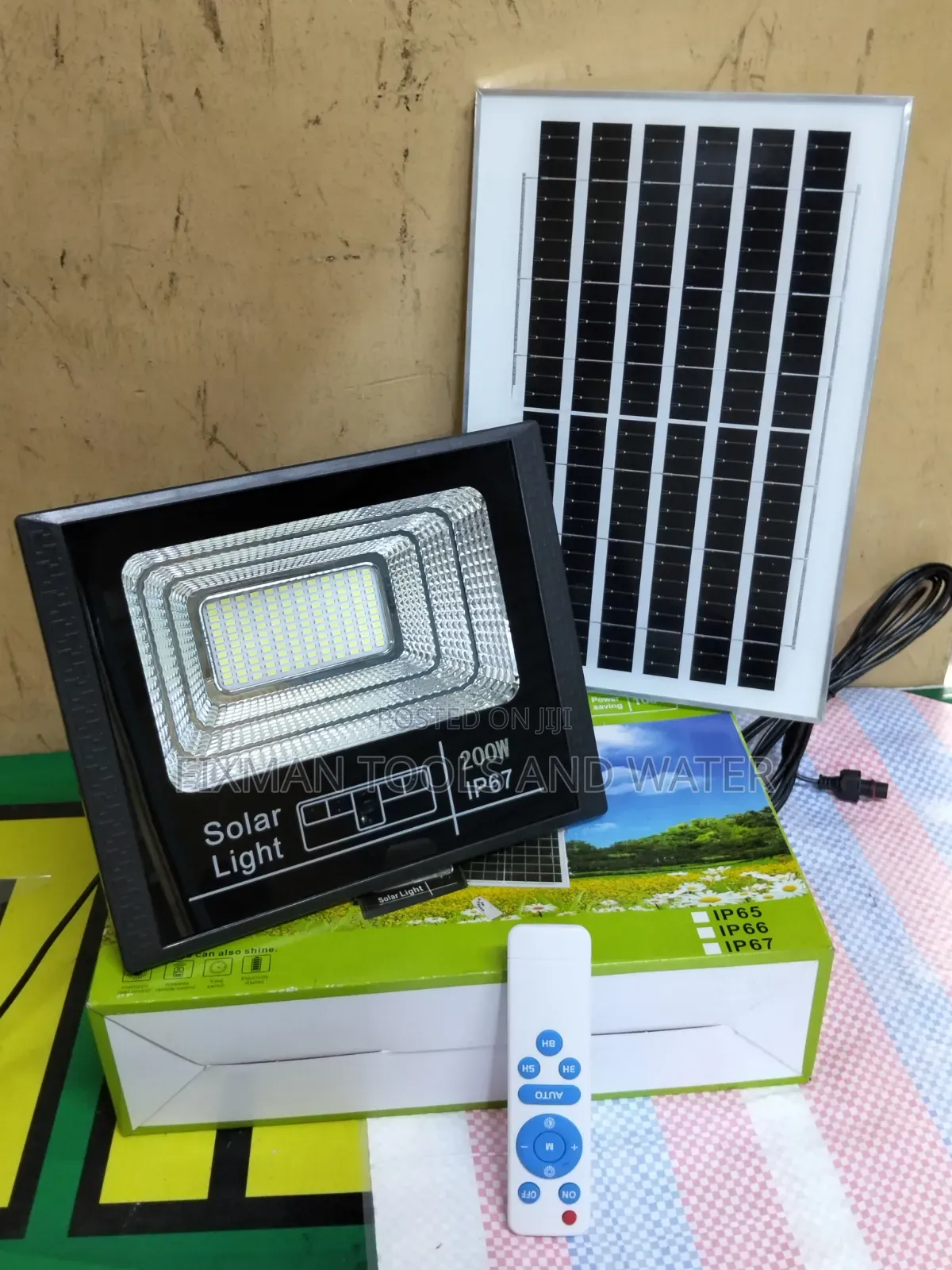 Big Span Ip 68 Solar Lights 200 Watts With Remote and Stands