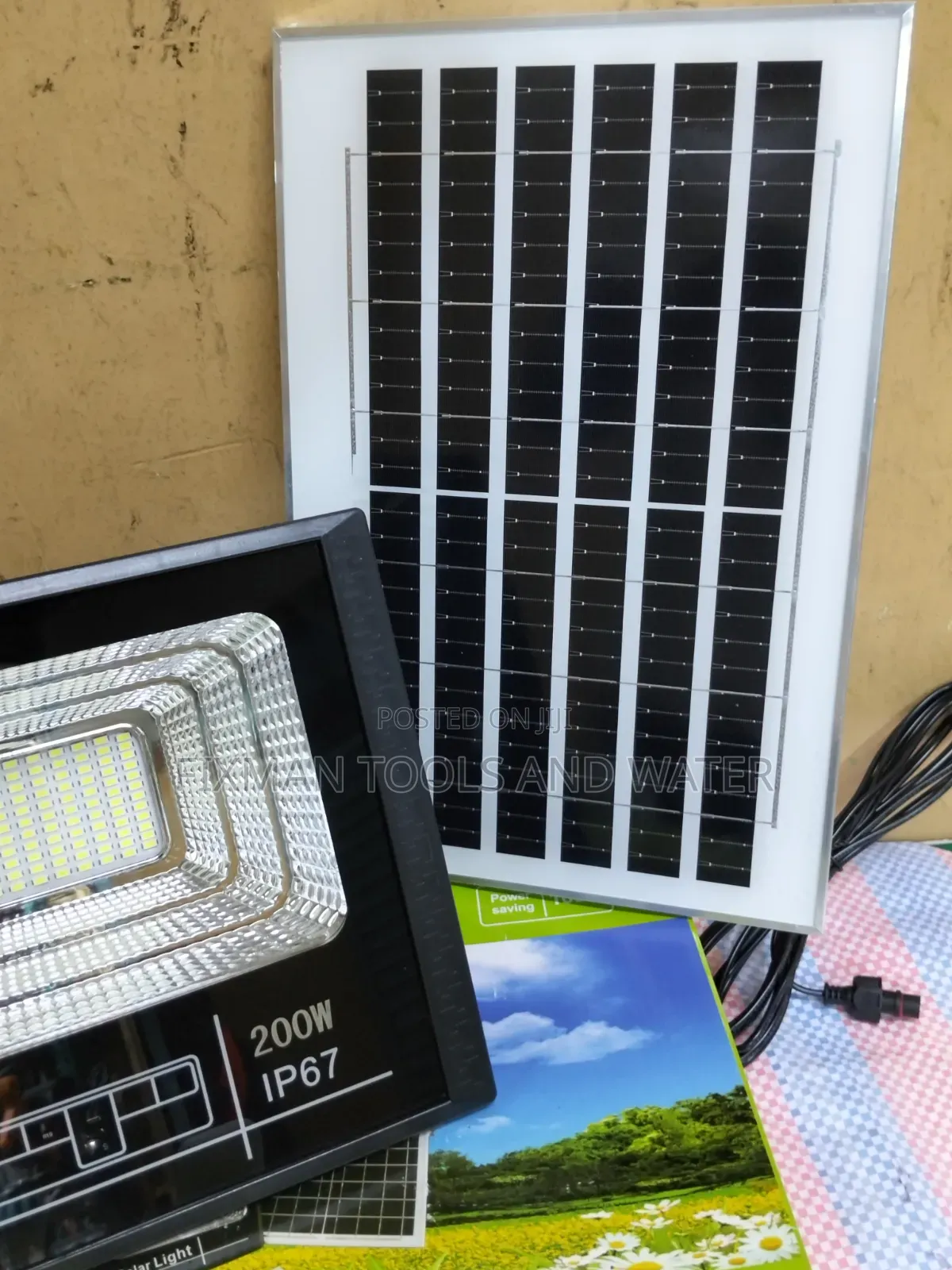 Big Span Ip 68 Solar Lights 200 Watts With Remote and Stands
