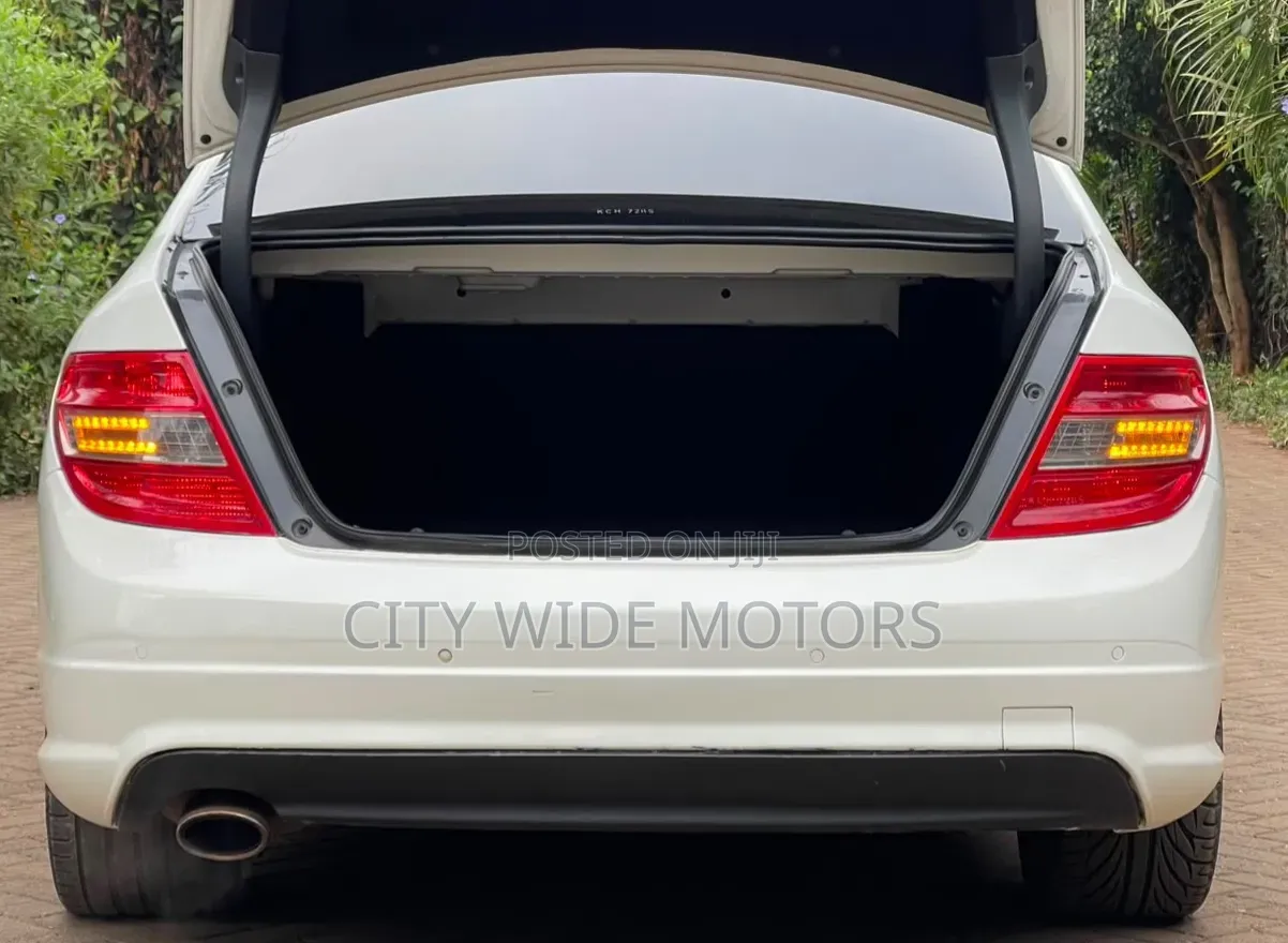 Mercedes-Benz C200 2009 White