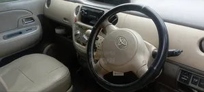 Toyota Sienta 2006 Silver