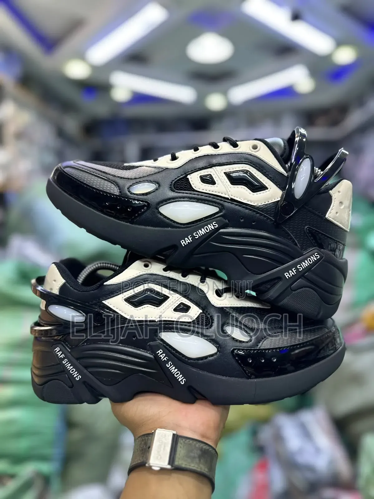 Raf Simons. “ Runner“
Quality Leather 
Full Boxed 
Size 39-45