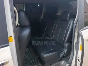 Toyota Voxy 2011 Pearl