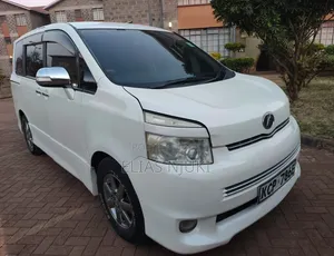 Toyota Voxy 2011 Pearl