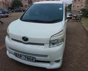Toyota Voxy 2011 Pearl