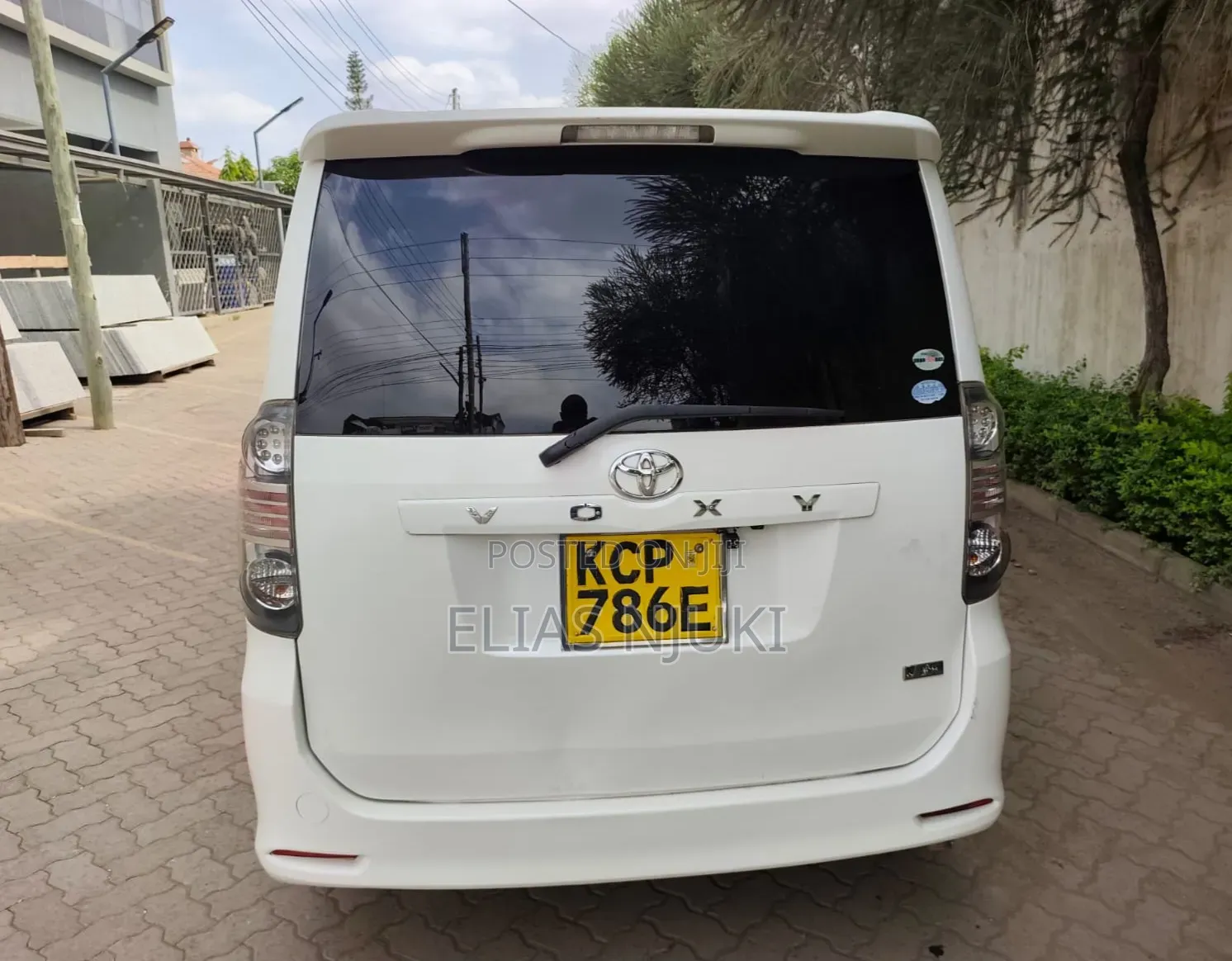 Toyota Voxy 2011 Pearl