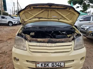 Toyota Noah 2005 Yellow