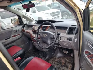 Toyota Noah 2005 Yellow