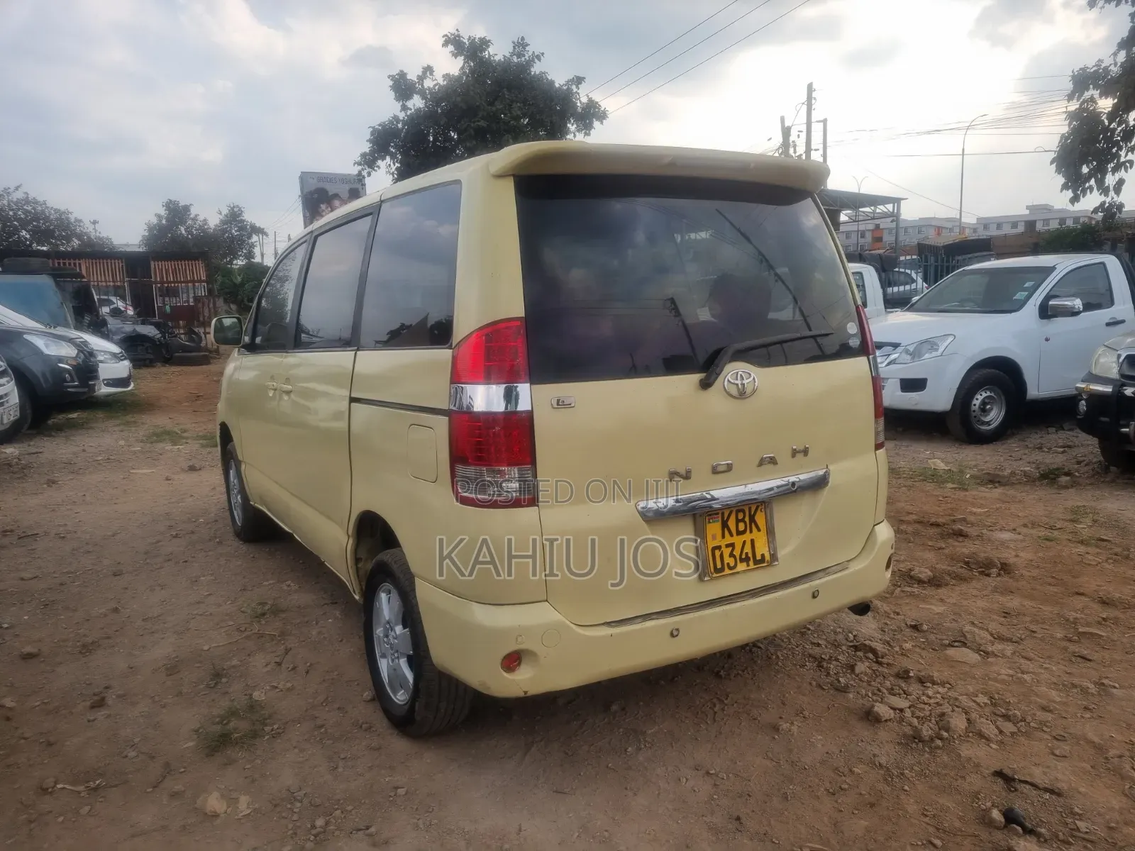 Toyota Noah 2005 Yellow