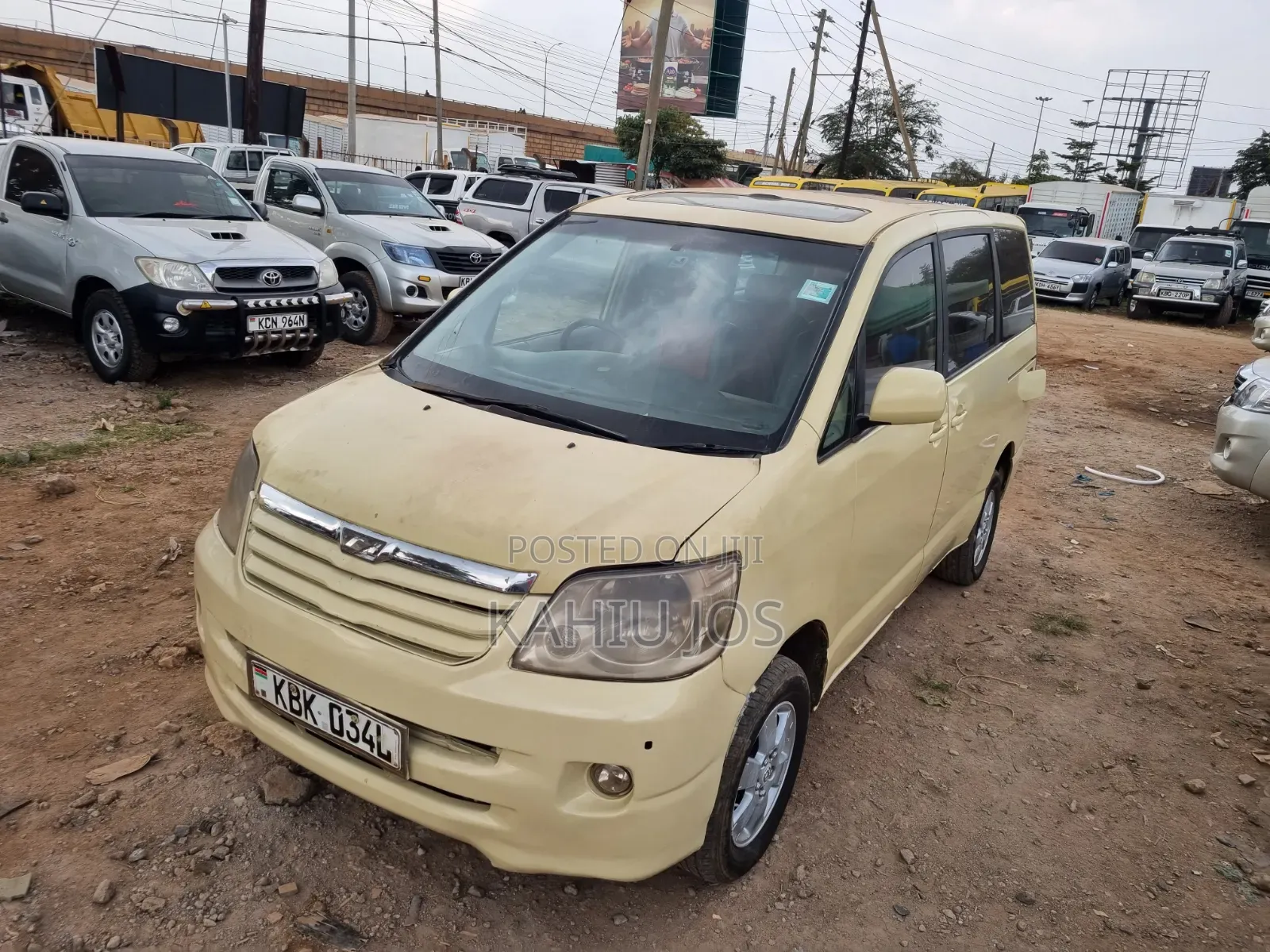 Toyota Noah 2005 Yellow