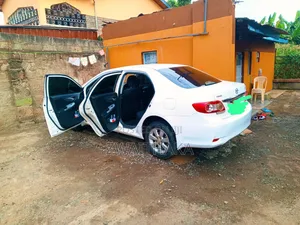 Toyota Corolla 2011 Pearl