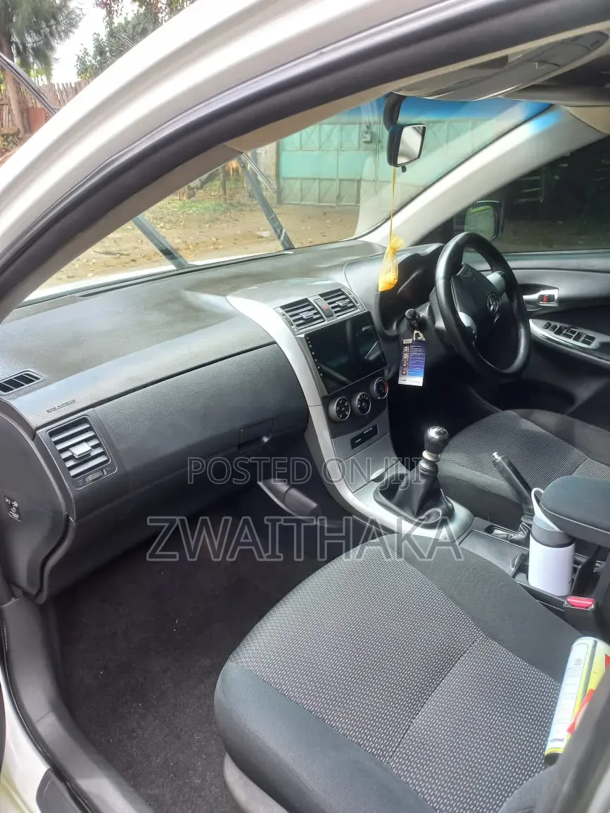 Toyota Corolla 2011 Pearl