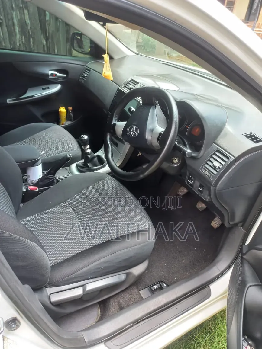 Toyota Corolla 2011 Pearl