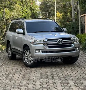 Toyota Land Cruiser 4.5 V8 VXR 2017 Silver