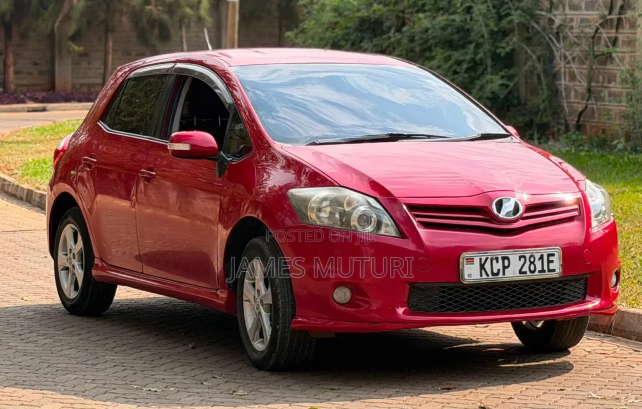 Toyota Auris 2010 Red