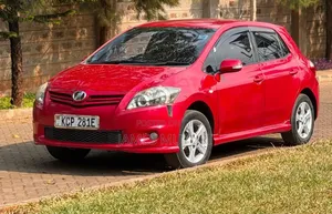 Toyota Auris 2010 Red