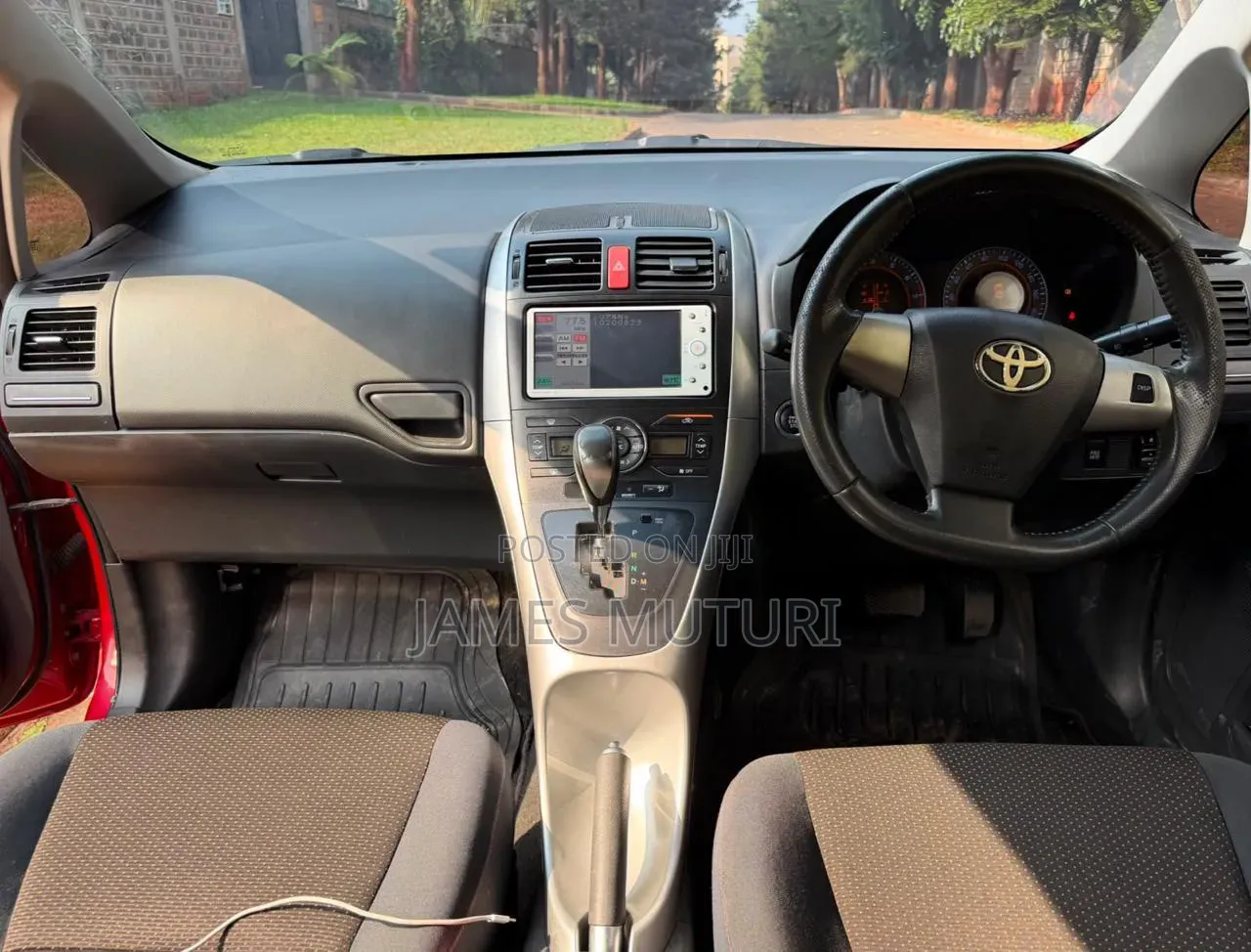 Toyota Auris 2010 Red