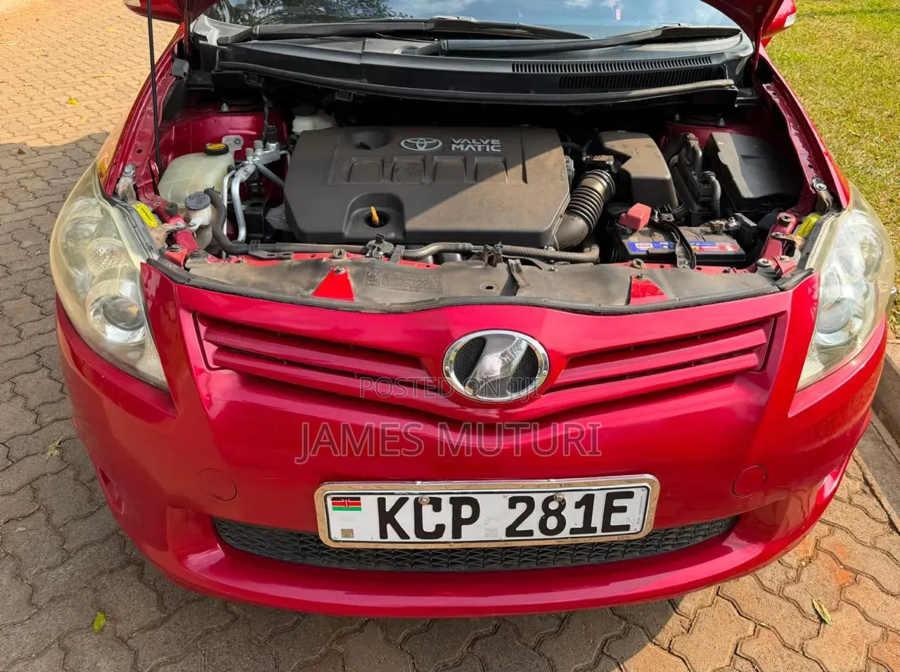 Toyota Auris 2010 Red