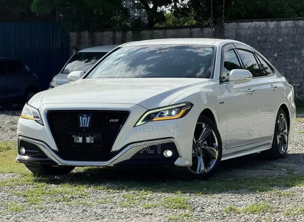 Toyota Crown 2019 Off white