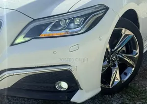 Toyota Crown 2019 Off white
