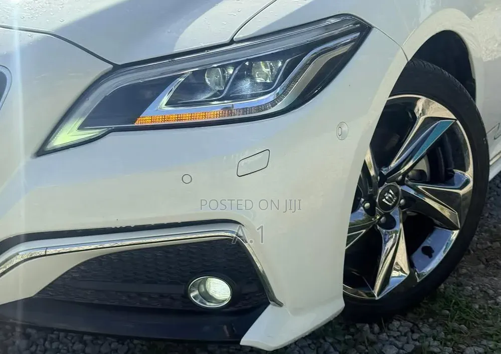 Toyota Crown 2019 Off white