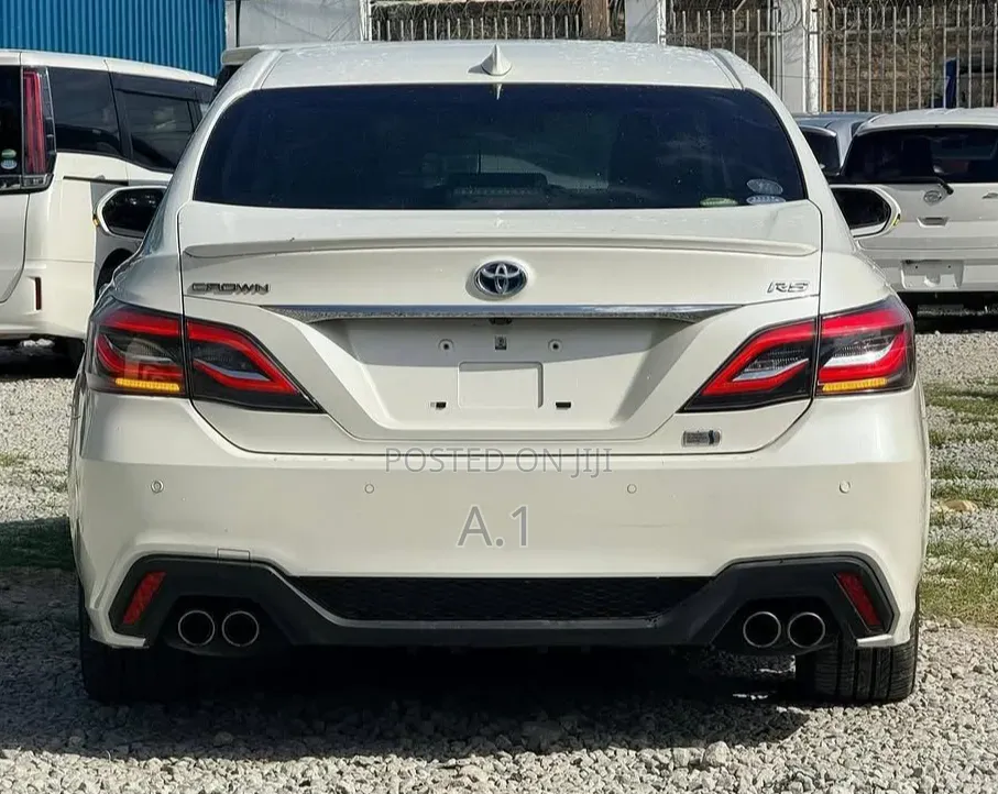 Toyota Crown 2019 Off white