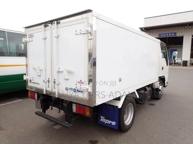 Isuzu Elf Freezer - thumbnail 3