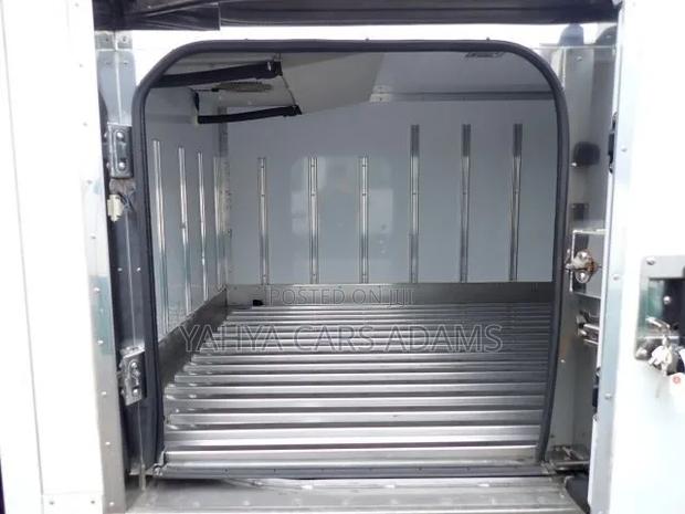 Isuzu Elf Freezer - thumbnail 6