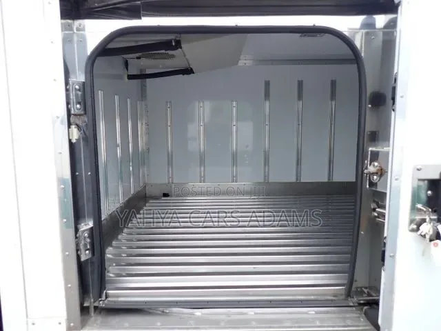 Isuzu Elf Freezer