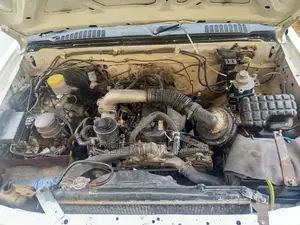 Nissan Hardbody 2007 White