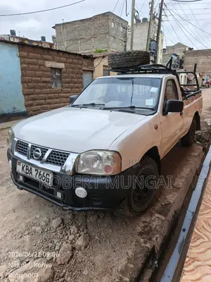 Nissan Hardbody 2007 White