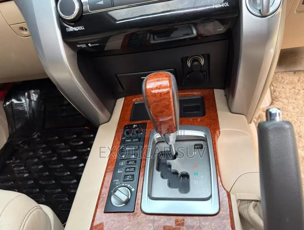 Toyota Land Cruiser 5.7 V8 2012 Gray