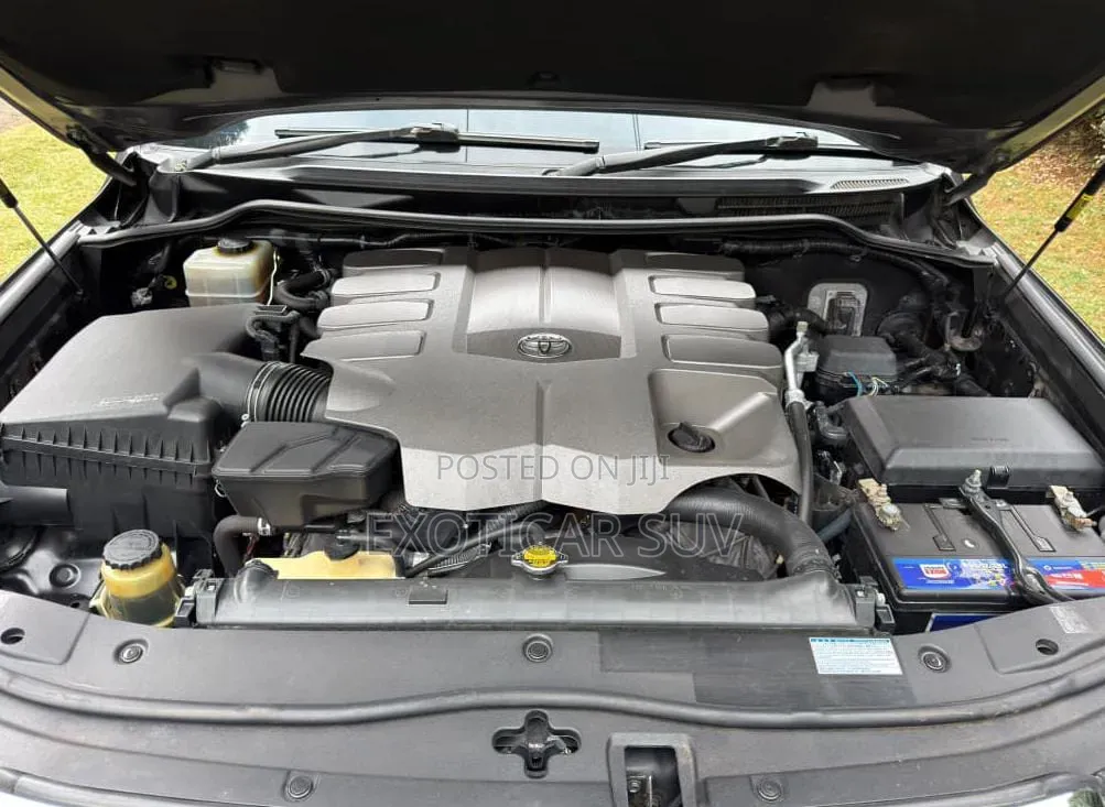 Toyota Land Cruiser 5.7 V8 2012 Gray
