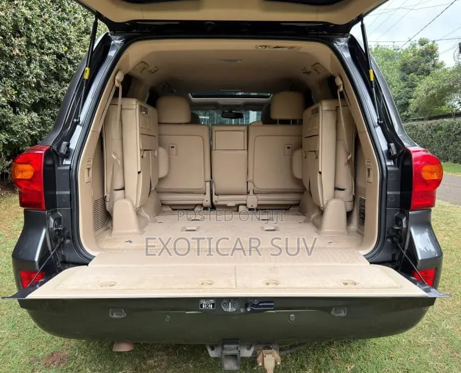 Toyota Land Cruiser 5.7 V8 2012 Gray