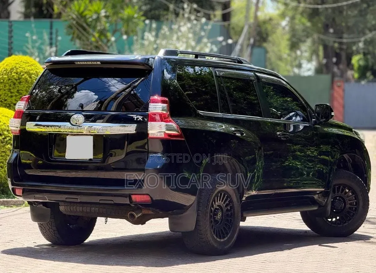 Toyota Land Cruiser Prado 2017 Black