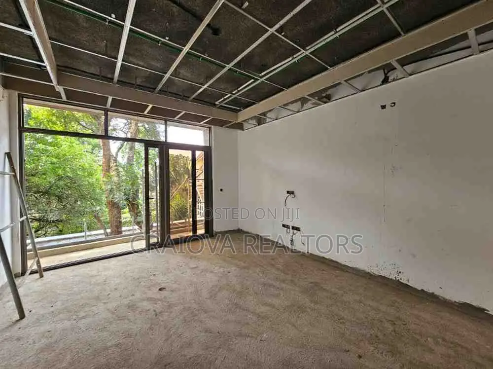 5bdrm Villa in Maziwa for sale