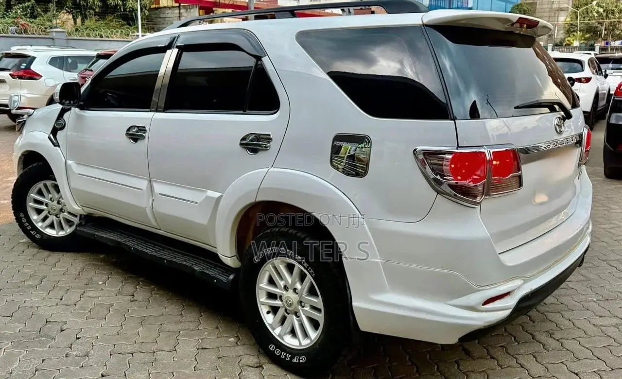 Toyota Fortuner 2013 White