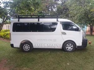 Toyota HiAce 2009 White