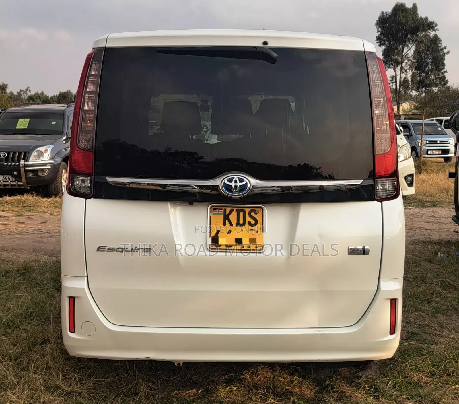 Toyota Esquire 2017 White