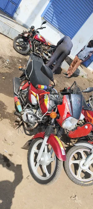 TVS HLX Plus ES 2025 Red