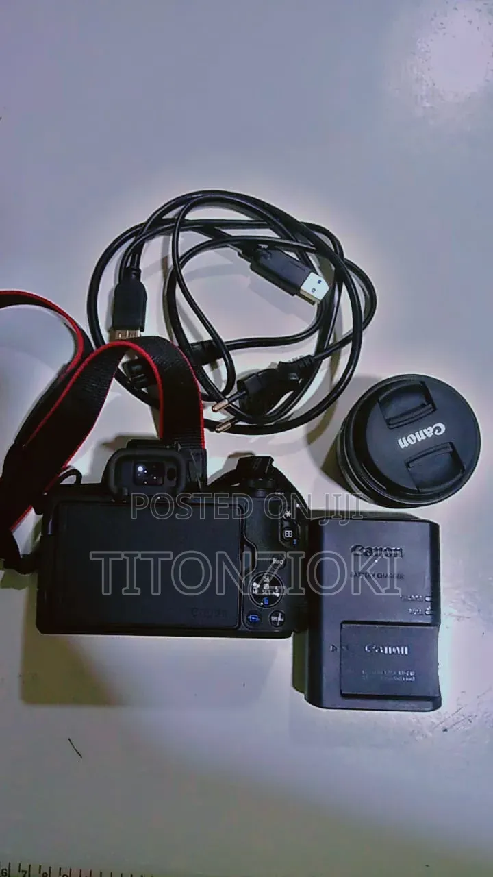 Camera Canon M50